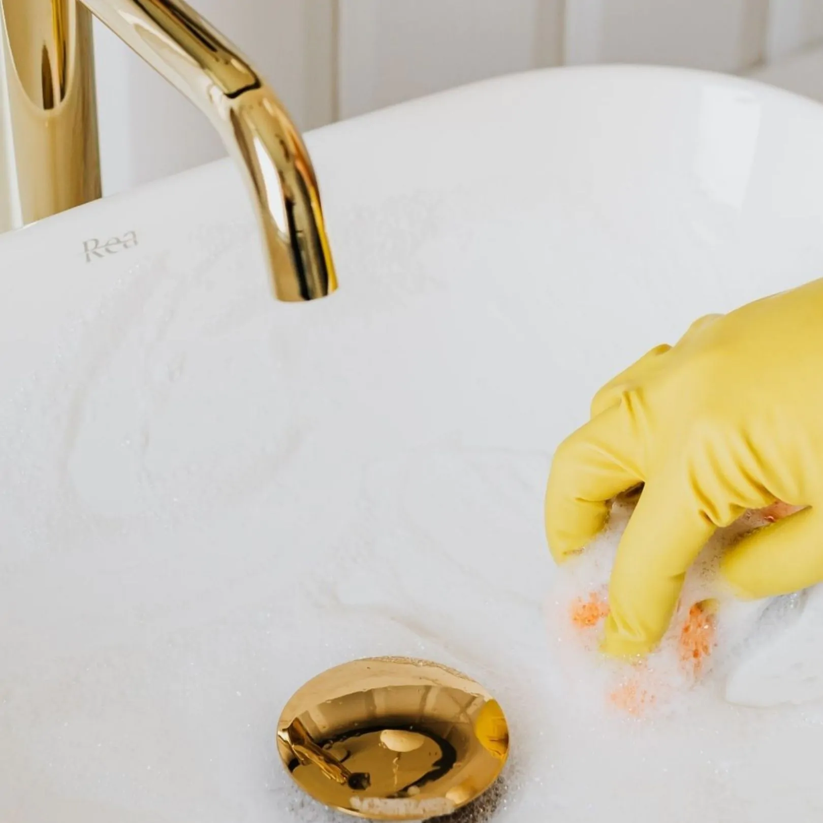 Quels produits d'entretien professionnels choisir pour nettoyer ses sanitaires ?